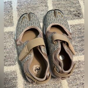 Nike Air Rift Tabi Sneakers